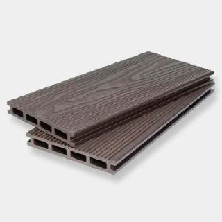 Фото демонстрационная: тёмно-коричневая террасная доска в двух планках на светлом фоне, вид товара вблизи с текстурой дерева.