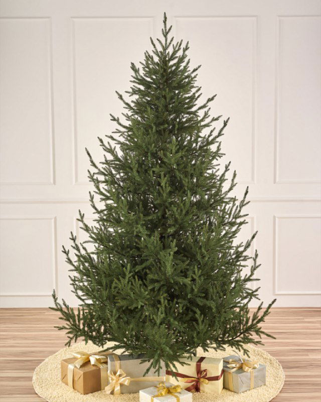 Искусственная ёлка модель Лесная Симфония — натуральная форма ели, студийное фото на белом фоне с праздничными коробками у основания, товар LetoMarket.