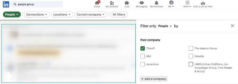 Скриншот интерфейса LinkedIn с выделенным фильтром «Past company» и примером списка компаний в бесплатной версии.