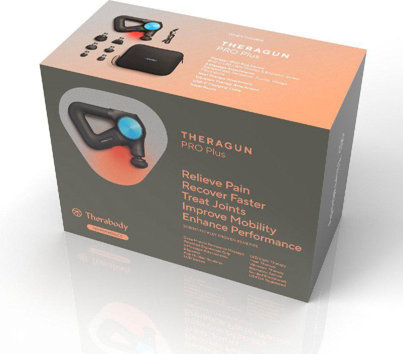 Упаковка Theragun PRO Plus на белом фоне: коробка с текстом о преимуществах и изображением массажера, фронтальный вид под углом.