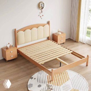 Основание детской кровати из дуба: видны деревянные ламели и конструкция рамы, демонстрирующая вариант без матраса и возможную комплектацию.