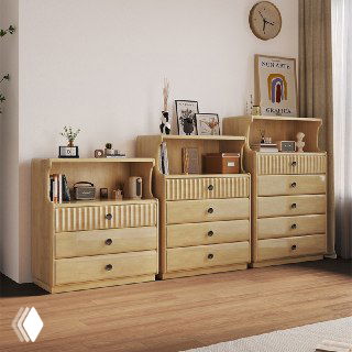 Комоды из массива дуба в интерьере — светлая натуральная отделка, разные высоты, выдвижные ящики и декоративные детали.