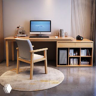 Светлый компьютерный стол из массива дуба в минималистичном интерьере: стол с тумбой, монитор, стул и круглый ковер.
