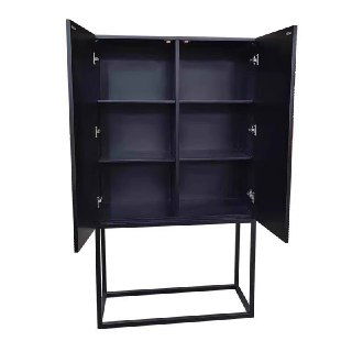 Открытый шкафчик из ясеня: внутренние полки и секции в тёмном оформлении, металлический каркас основания и дверцы, вид изнутри на организацию хранения.