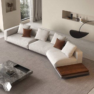 Широкий светлый модульный диван размером 360×98×67 в минималистичном интерьере, обивка из хлопка и льна, деревянная отделка и декоративные подушки.