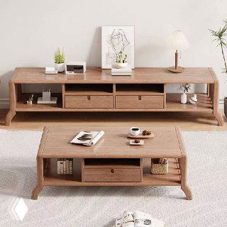 Композиция: тумба под телевизор и журнальный столик из массива ясеня, вид спереди с лампой и декором на столешнице в светлом помещении.