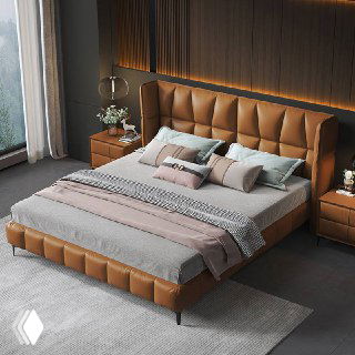 Угловой ракурс кожаной кровати 180×200 в спальне: видно постельные аксессуары, текстиль и мягкую обивку с декоративными швами на спинке.