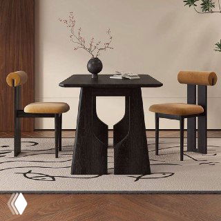 Фронтальный ракурс обеденного стола из ясеня с акцентом на симметричную конструкцию и пространство между ножками для удобства посадки.