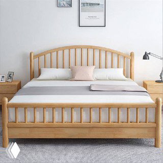 Фронтальный вид дубовой кровати 180×200: изголовье с аркой и вертикальными спицами, нейтральный интерьер и симметричные тумбы.