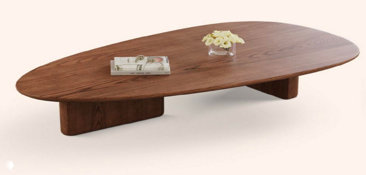 Низкий овальный журнальный столик из цельного массива ясеня на двух монолитных опорах, тёплый древесный тон для интерьера.