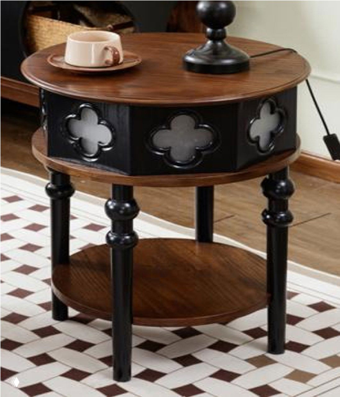 Круглый журнальный столик из массива ясеня, тёмные фигурные ножки, нижняя полка и декоративные вставки по периметру, на фоне паркета в интерьере.