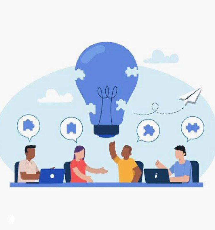 Иллюстрация: команда у стола с ноутбуками обсуждает идеи; лампочка над ними символизирует аналитические инсайты и совместную работу.