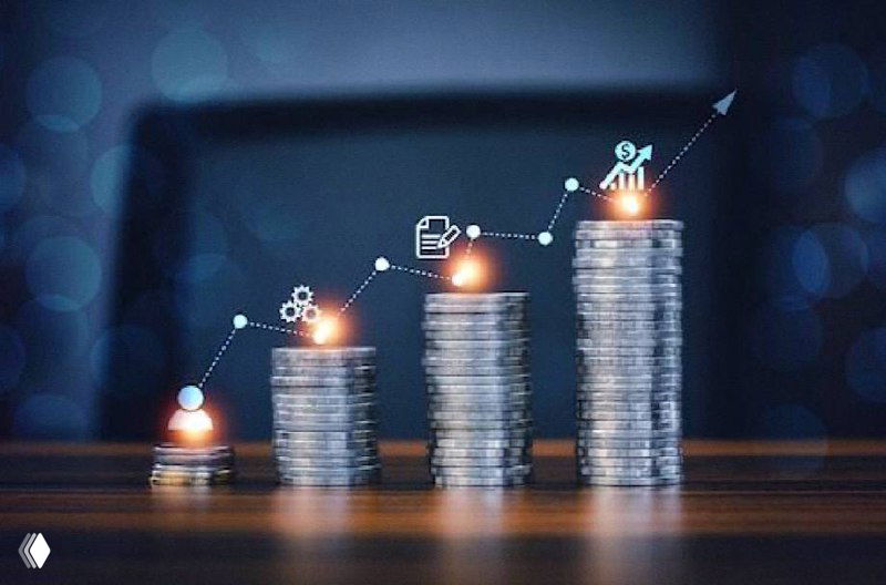 Стопки монет разной высоты на фоне графика роста — визуальная метафора увеличения выручки через аналитику в бьюти‑бизнесе