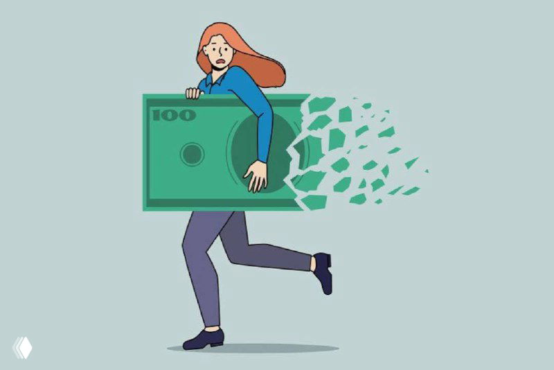 Иллюстрация: женщина бежит с купюрой, которая распадается — метафора потери выручки из‑за ошибок в продажах