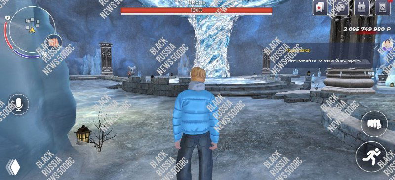 Игровой кадр: персонаж в синей куртке на заснеженной площади с ледяными структурами и элементами интерфейса — зимняя версия ивента.