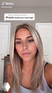 Вертикальный скрин: Эмили реагирует на комментарий с предложением нового логотипа, видна часть интерфейса TikTok и элементы комментариев.