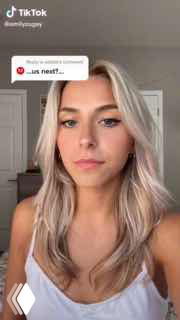 Портретный кадр создательницы ролика в формате TikTok, нейтральный фон и выражение лица автора в процессе демонстрации редизайна.