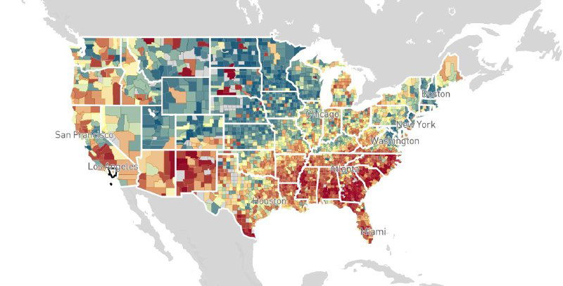 Интерактивная карта США с окрашенными округами по уровню дохода, демонстрирующая географическое расслоение богатых и бедных районов по цветам и плотности.