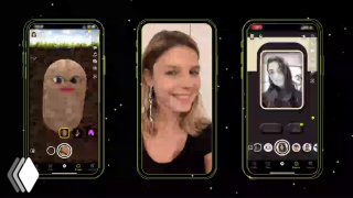 Три экрана смартфонов с демонстрацией AR‑масок на лицах пользователей и интерфейсом приложений, показывающие работу фильтров в Stories.