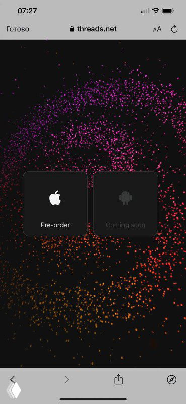 Скриншот сайта‑заглушки Threads на iPhone: абстрактный фон из точек, две тёмные кнопки и элементы интерфейса внизу экрана, общий вид страницы.