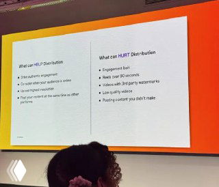 Фото с конференции Instagram в Нью-Йорке: слайд с тезисами о том, что может помочь или навредить распространению Reels.