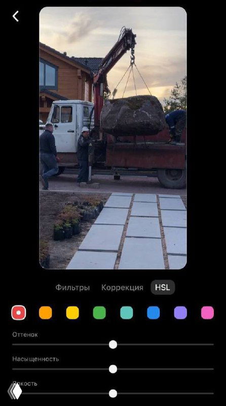 Скриншот интерфейса ВК: режим редактирования Клипов с настройками фильтров и ползунками яркости, контраста и эффектов в мобильном приложении.