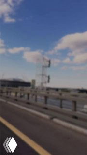 Съёмка из машины: размытый кадр проезжающего моста с опорами на фоне облачного неба; иллюстрация процесса съёмки исходного видео-кейса для бренда Буше