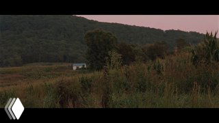 Широкий кинематографический кадр из видео-ролика кампании ChatGPT: пейзажная сцена с домом на заднем плане, атмосферный визуал и градация цветов