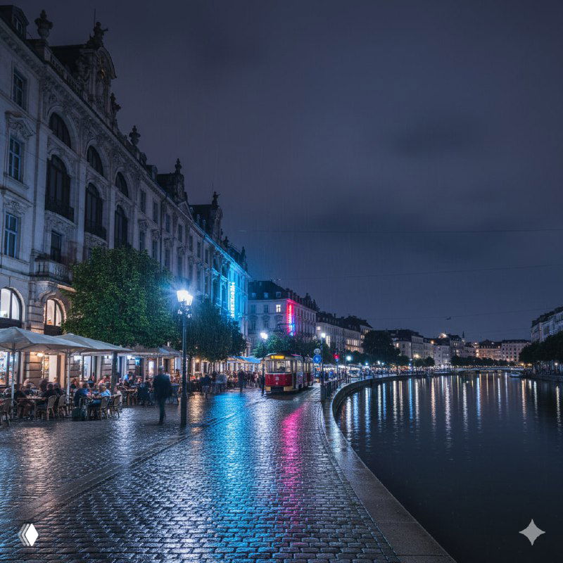 Та же набережная ночью: неоновые и уличные огни, мокрая брусчатка с отражениями, насыщенная ночная атмосфера и измениное освещение.