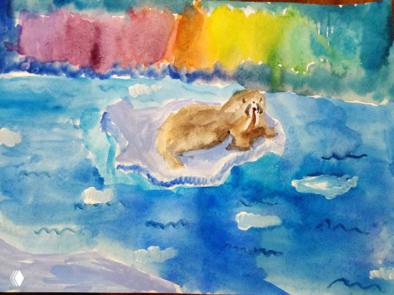 Детская акварельная картинка с тюленём на отрезке льда, мягкие растекающиеся переходы синего цвета, учебная работа в технике лужицы.