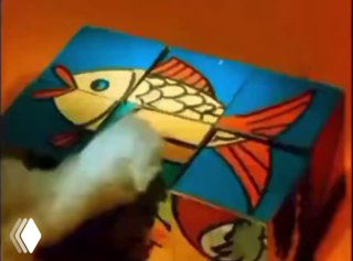 Кадр из видео: лапа кота играет с яркими цветными кубиками с изображением рыбы; иллюстрация упомянутого котика и настроения автора.