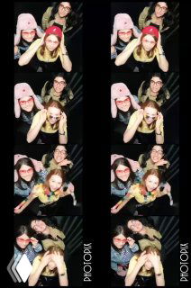 Полоска маленьких кадров из фотобудки: несколько подружек в шапках и очках, весёлые позы на чёрном фоне с логотипом Photopix.