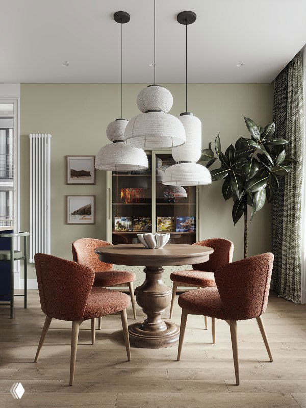 Общий вид семейной обеденной зоны: круглый резной стол, терракотовые стулья, бумажные светильники и витрина с играми.