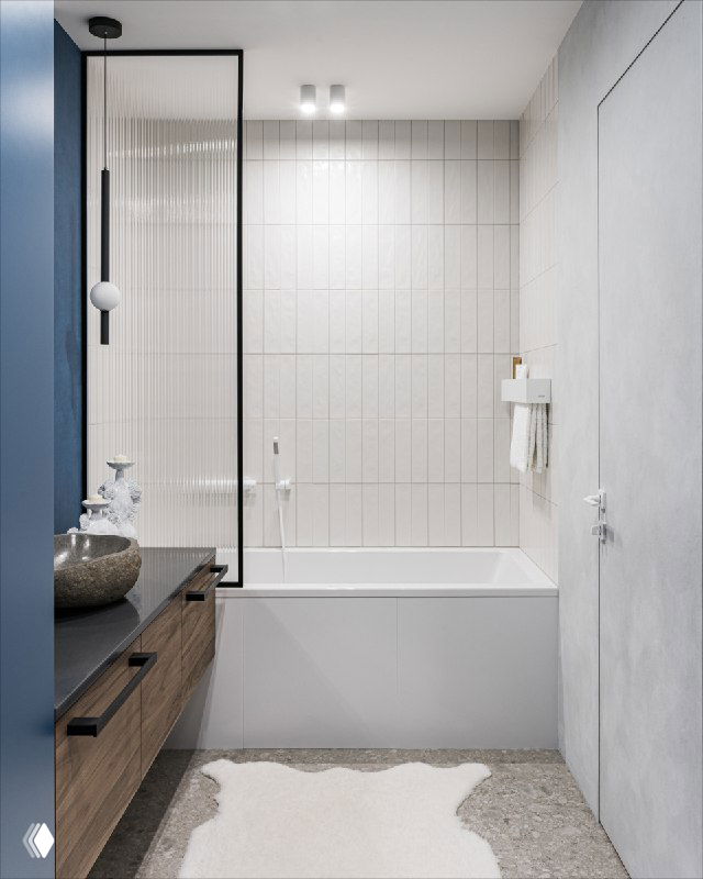 Вид на ванну и просторную душевую за стеклянной перегородкой; белая вертикальная плитка, стекло и натуральные овечьи шкурки на полу.
