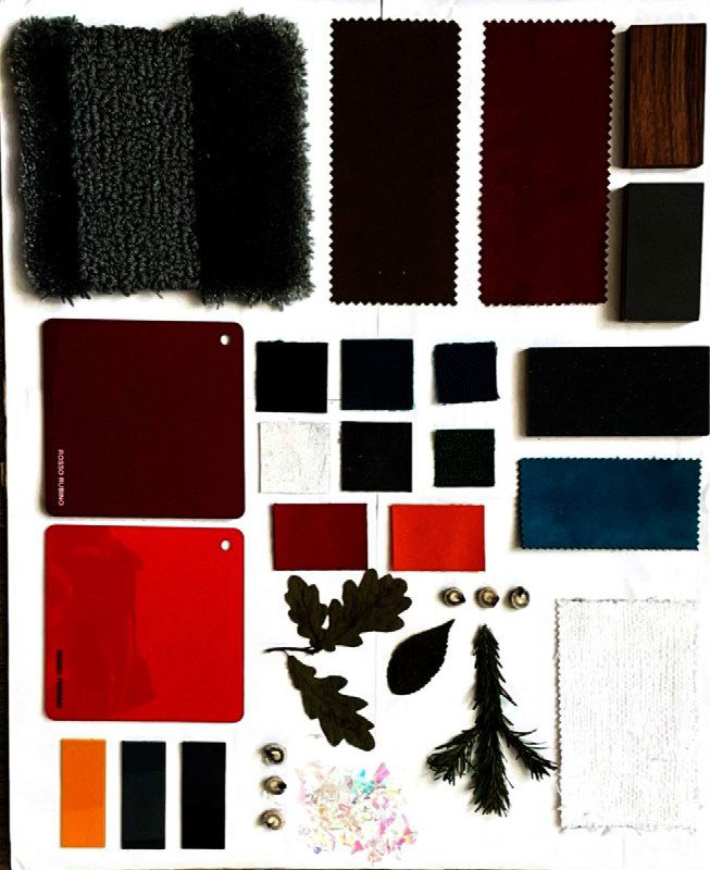 Коллаж образцов материалов: ткани, текстуры, ламинат и декоративные детали в тёмно-красно-синих тонах для мудборда проекта.