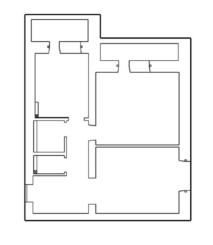 Контурный план квартиры без мебели с отмеченными стенами и дверными проёмами — исходная схема для расстановки мебели и зонирования в проекте Олеси.
