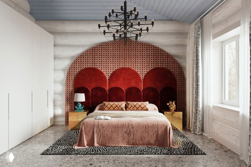 Широкий план мастер-спальни: арочное красное изголовье, кровать в теплых тонах, графичная люстра и узорчатый ковёр на полу в интерьере.