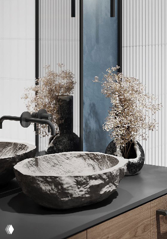 Крупный план каменной раковины‑чаши на столешнице в ванной, текстура камня, сухие цветы в вазе и рифлёные панели на фоне, альпийская стилистика.