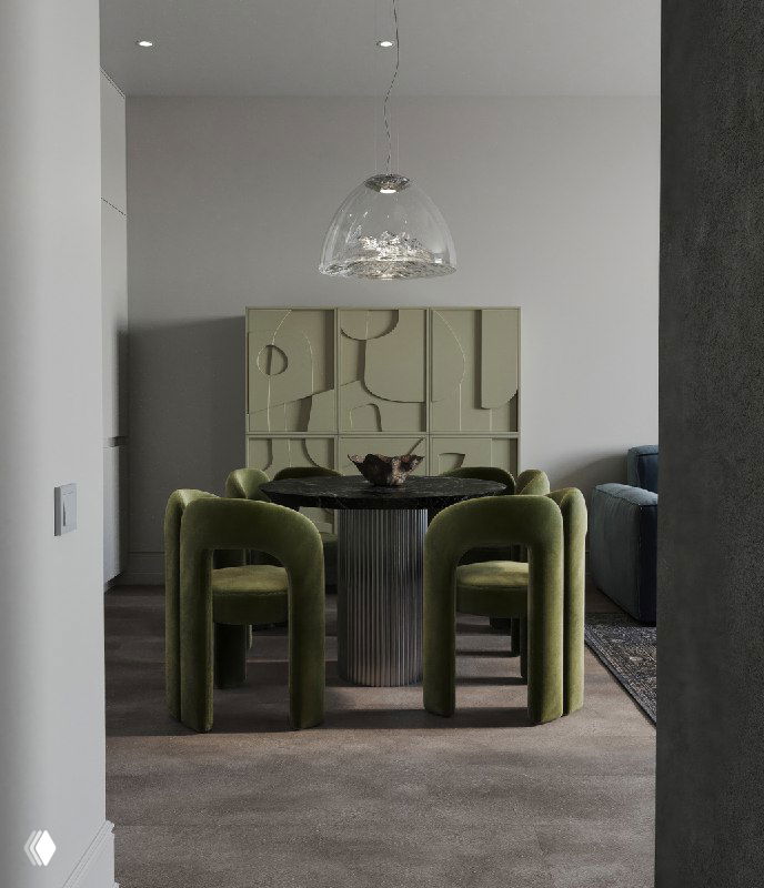 Зона столовой с круглым тёмным столом и четырьмя зелёными велюровыми стульями на фоне минималистичной кухни проекта «Ленина 8», общий план