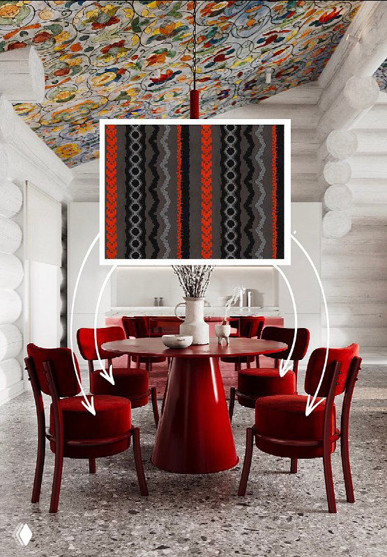 Красная столовая зона в деревянном доме: круглый стол и красные стулья на фоне образца тканевого рисунка и узорчатого потолка.