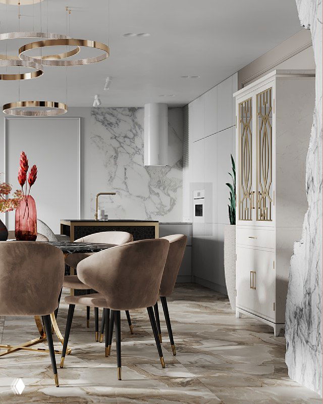 Общий план кухни со встроенной техникой, мраморными декоративными панелями и обеденной группой на переднем плане; сочетание фактур и материалов.