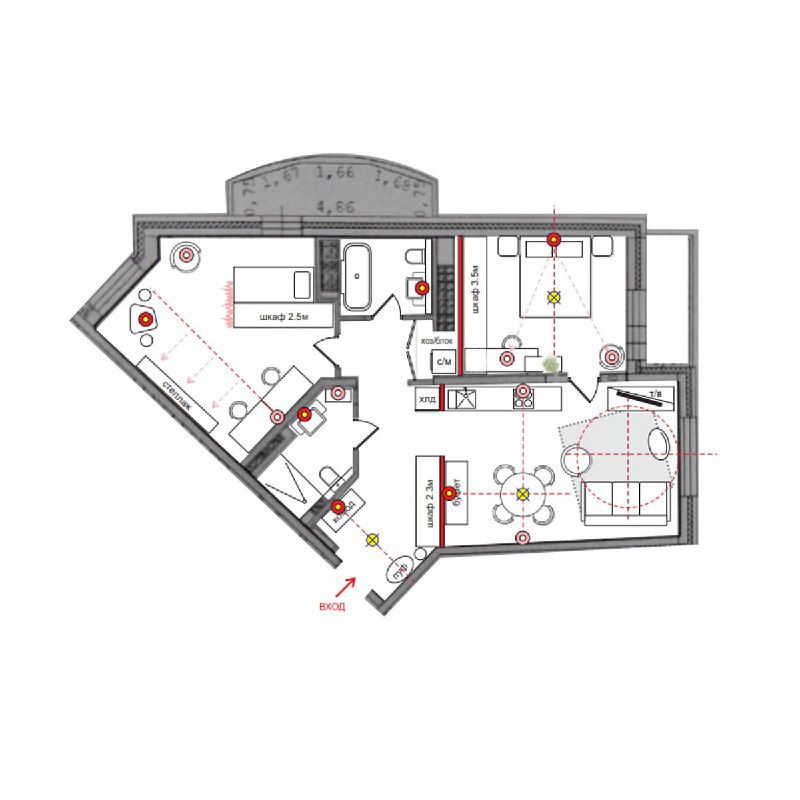 Финальная схема зонирования с обозначением осей симметрии и фокусных точек, а также указанием хозяйственного блока и большого шкафа в прихожей.