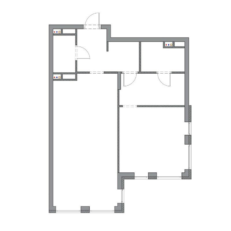 Черновая план-схема квартиры до перепланировки: стены, окна и перегородки, видно место для расширения дверного проёма и зонирования.