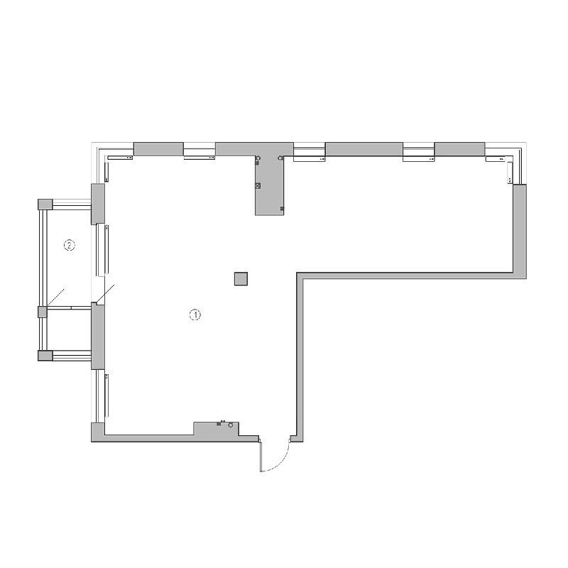 Чёрно‑белый план квартиры без внутренних перегородок, схема помещения 88 кв. м с очертаниями окон, дверей и ниш, вид сверху.