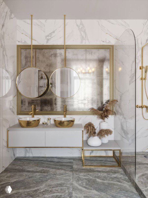Светлая умывальная зона с золотыми элементами и парой круглых зеркал над белой тумбой, интерьер в роскошно‑классическом ключе с декоративными аксессуарами.