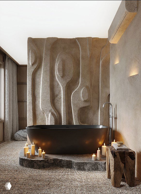 Свободно стоящая тёмная ванна на подиуме у входа в спальню, крупное рельефное панно на стене, свечи и тёплое акцентное освещение вокруг