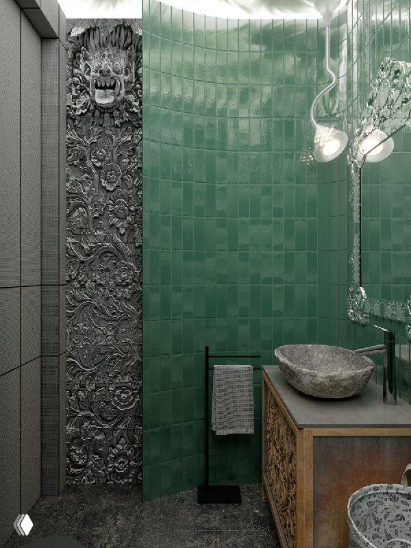 Компоновка ванной: зелёная плитка, декоративная резная панель вдоль стены, тумба с резными фасадами и минималистичные аксессуары.