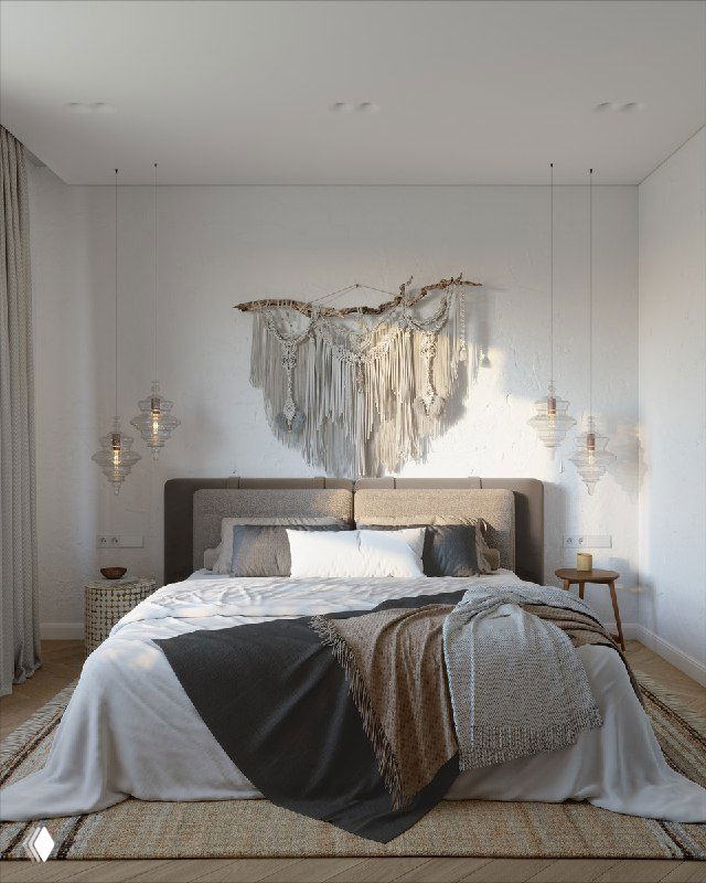 Интерьер мастер‑спальни: кровать с макраме над изголовьем, подвесные светильники по бокам, слоистые текстуры и спокойная нейтральная палитра.
