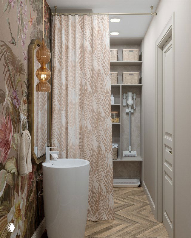 Вид под углом: раковина спереди, за шторой — хозяйственный шкаф и постирочная зона с лотком для кота; шторка сохраняет цветочный вайб.