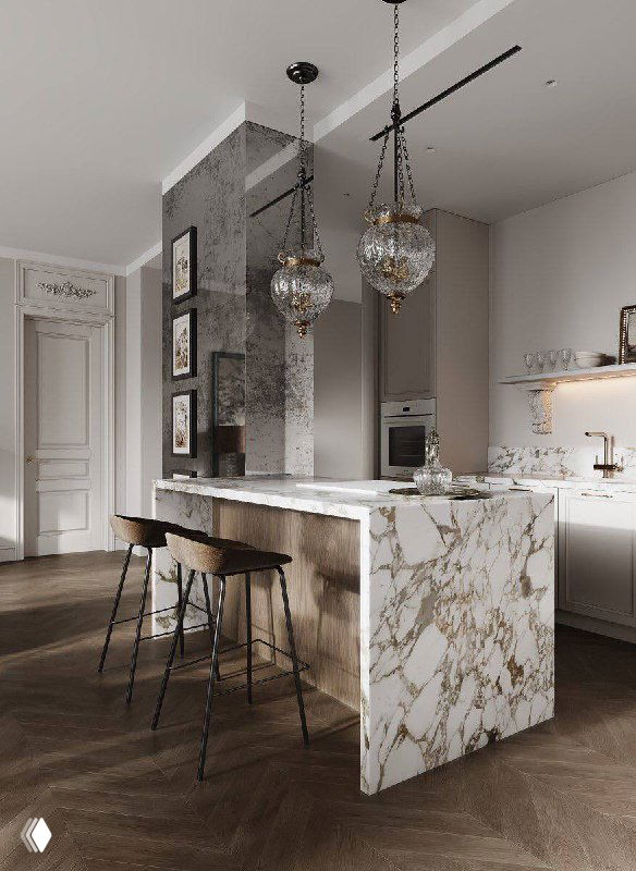 Кухонный остров с мраморной столешницей и барными стульями, фактурные подвесные светильники и отражение колонны в состаренном зеркале
